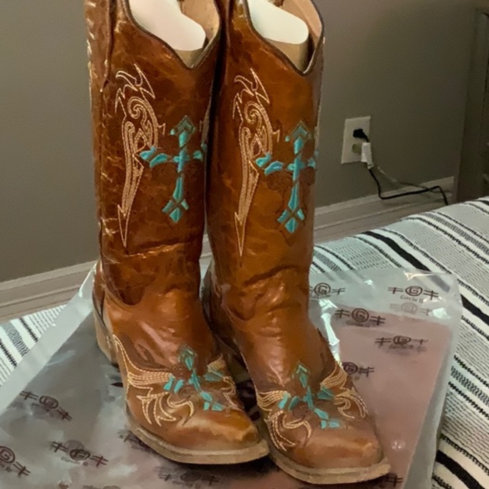 Circle G Brown Leather Western Heeled Boots with Turquoise Stitching